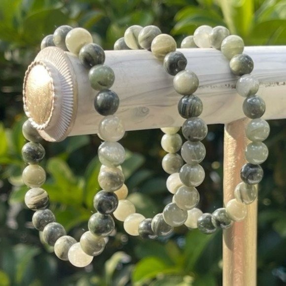 8mm Green Quartz Stretch Bead Bracelet - Picture 2 of 7